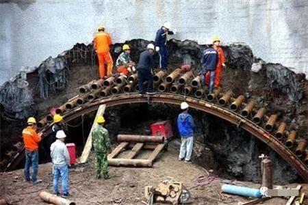 桥东隧道钢花管支护案例